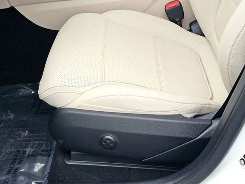 Certified 2025 Mercedes-Benz GLC 300 4MATIC image 18