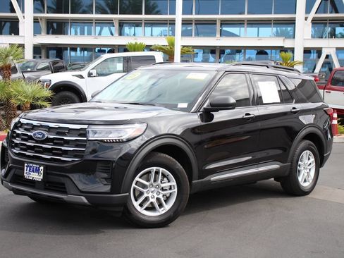 Certified 2025 Ford Explorer Active AWD/4WD image 1