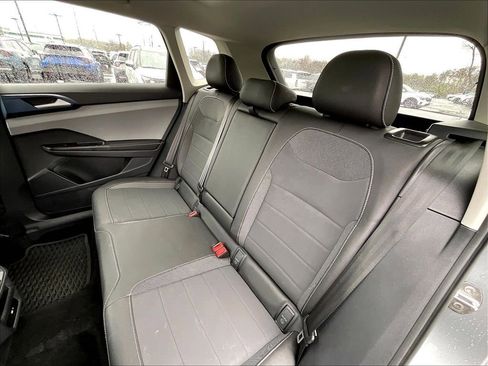 Used 2024 Volkswagen Taos SE w/ Panoramic Sunroof Package AWD/4WD image 14