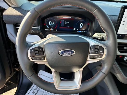 Used 2025 Ford Explorer Active w/ Active Comfort Package image 18