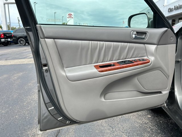 Used 2005 Toyota Camry XLE w/ VSC & Side Airbag Pkg FWD image 26