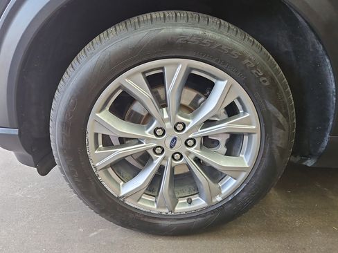 Used 2023 Ford Explorer Limited image 21