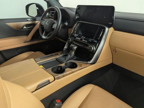 Used 2025 Lexus LX 600 4WD w/ Appearance Package image 24