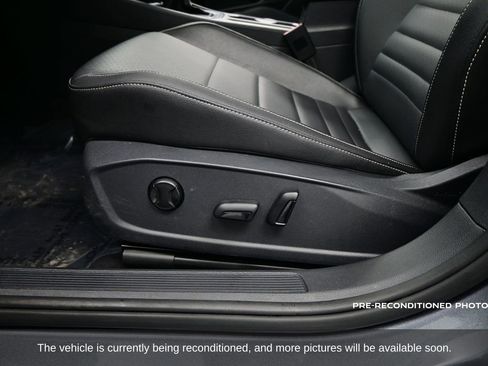 Used 2022 Volkswagen Jetta SE image 14