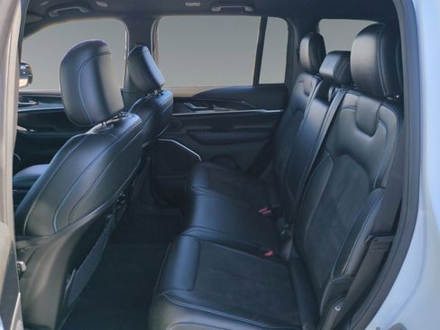 Used 2023 Jeep Grand Cherokee Trailhawk image 13