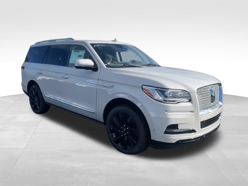 Used 2024 Lincoln Navigator Reserve AWD/4WD image 2