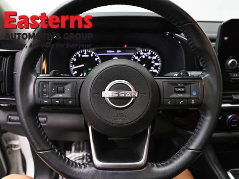 Used 2023 Nissan Pathfinder SV w/ SV Premium Package AWD/4WD image 10