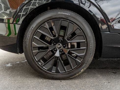 Used 2024 Audi Q8 e-tron Prestige image 38