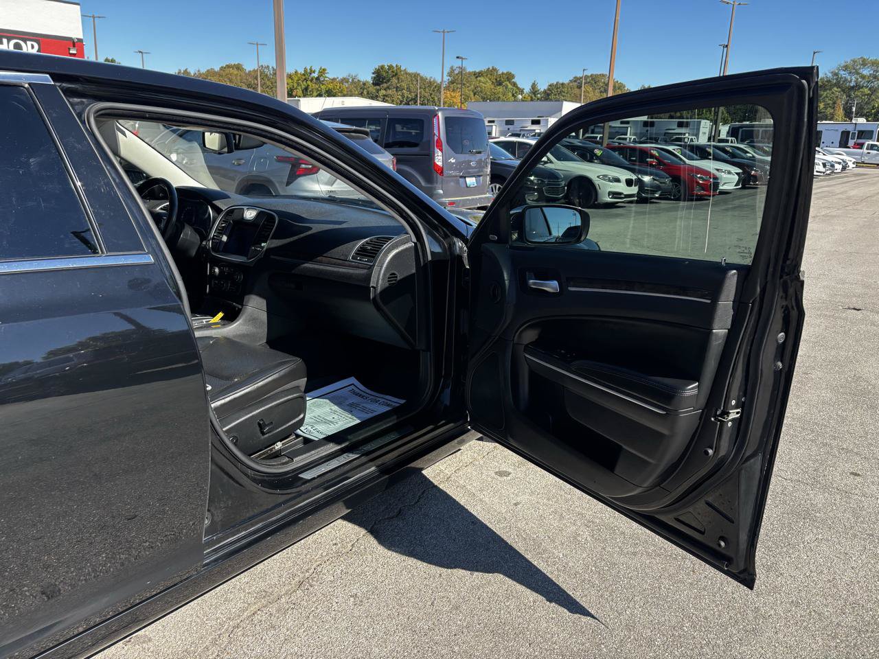 Used 2019 Chrysler 300 Limited RWD image 9