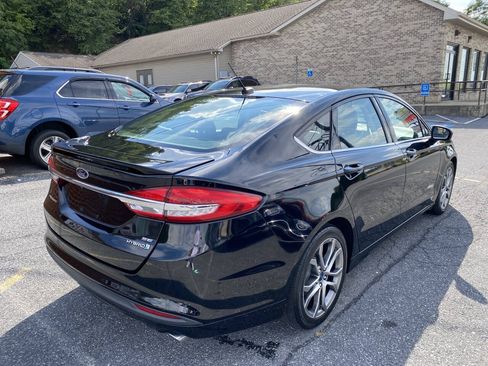 Used 2017 Ford Fusion SE w/ Equipment Group 601A FWD image 5