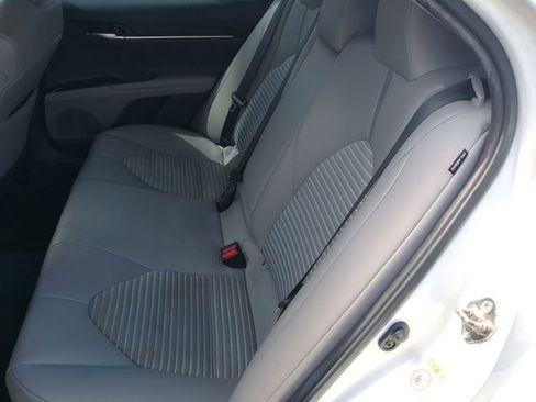Used 2019 Toyota Camry SE FWD image 16