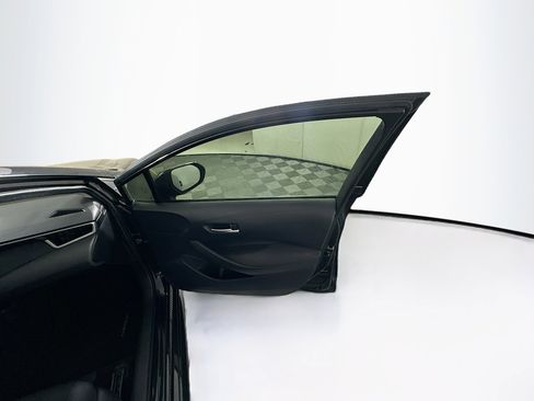Used 2021 Toyota Corolla LE image 31