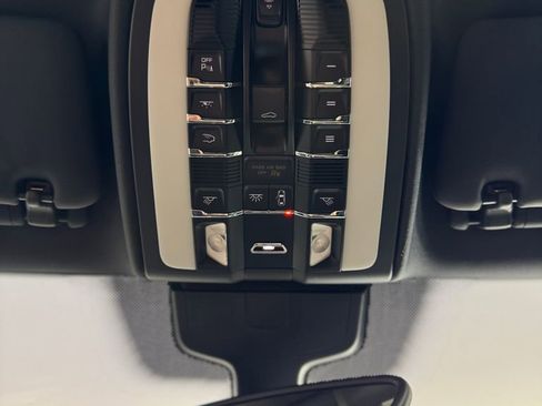 Used 2018 Porsche Cayenne AWD/4WD image 18