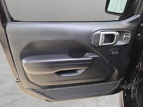 Used 2019 Jeep Wrangler Unlimited Sport S image 12