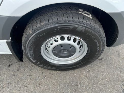 Used 2024 Mercedes-Benz Sprinter 144 Cargo image 10