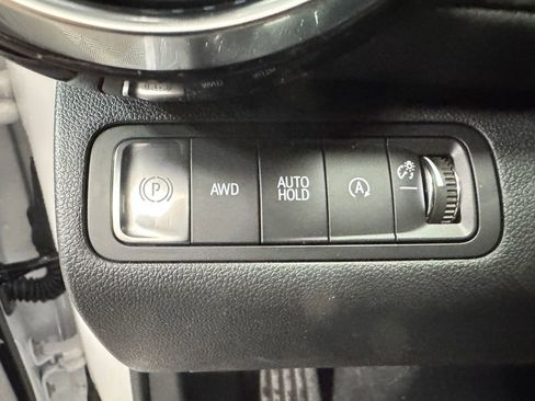 New 2026 Chevrolet Equinox LT w/ Convenience Package II AWD/4WD image 17