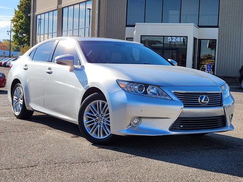 Used 2015 Lexus ES 350 w/ Premium Package image 29