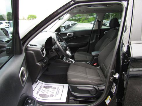 Used 2022 Hyundai Venue SEL FWD image 17
