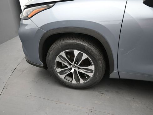 Used 2020 Toyota Highlander XLE FWD image 17