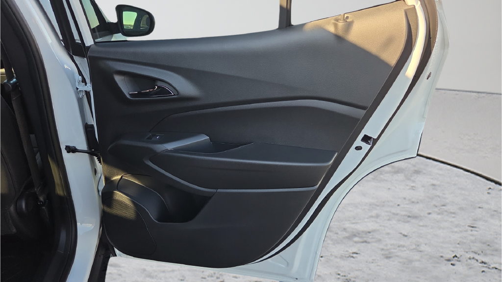 New 2026 Chevrolet Trax RS FWD image 31