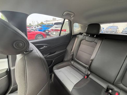 Used 2025 Chevrolet Trax LT FWD image 38