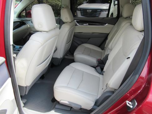 Used 2020 Cadillac XT6 Premium Luxury FWD image 34