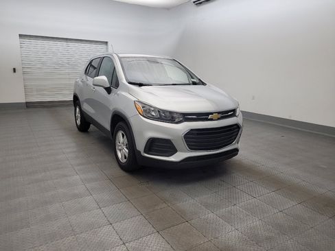 Used 2022 Chevrolet Trax LS w/ Tint and Cruise Package AWD/4WD image 13