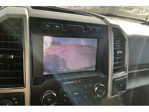 Used 2020 Ford F150 Lariat w/ Trailer Tow Package image 15