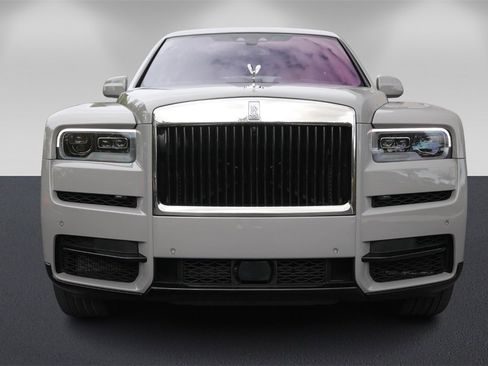 Used 2022 Rolls-Royce Cullinan w/ Dark Exterior Package image 8