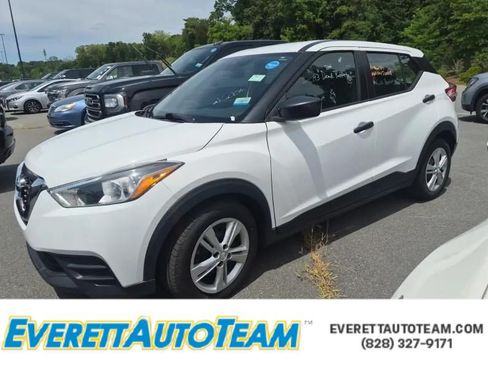 Used 2020 Nissan Kicks S FWD image 1