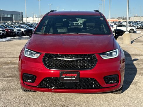 New 2026 Chrysler Pacifica Select w/ S Appearance Package FWD image 3