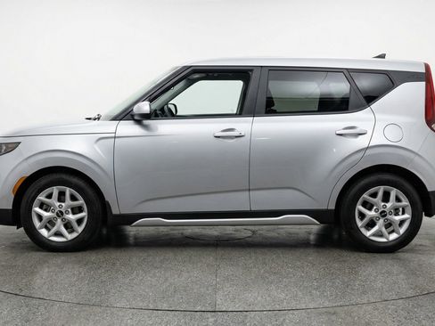 Used 2025 Kia Soul LX w/ LX Technology Package FWD image 5