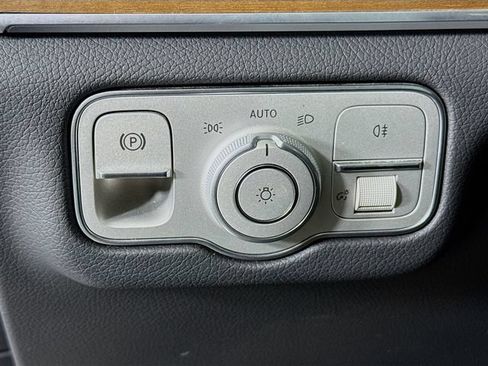 Used 2024 Mercedes-Benz GLE 350 4MATIC w/ Winter Package image 10