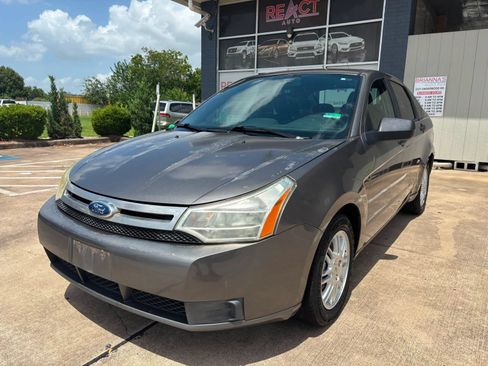 Used 2011 Ford Focus SE w/ 201A Rapid Spec Order Code FWD image 1