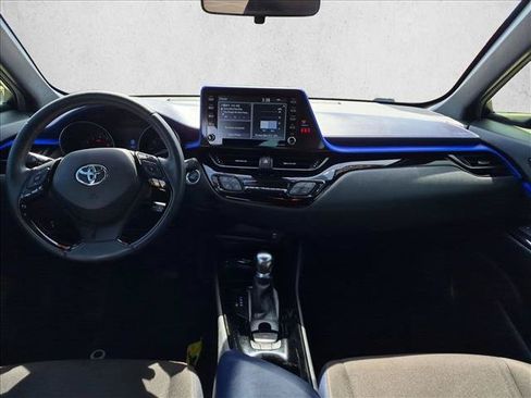 Used 2020 Toyota C-HR XLE FWD image 17