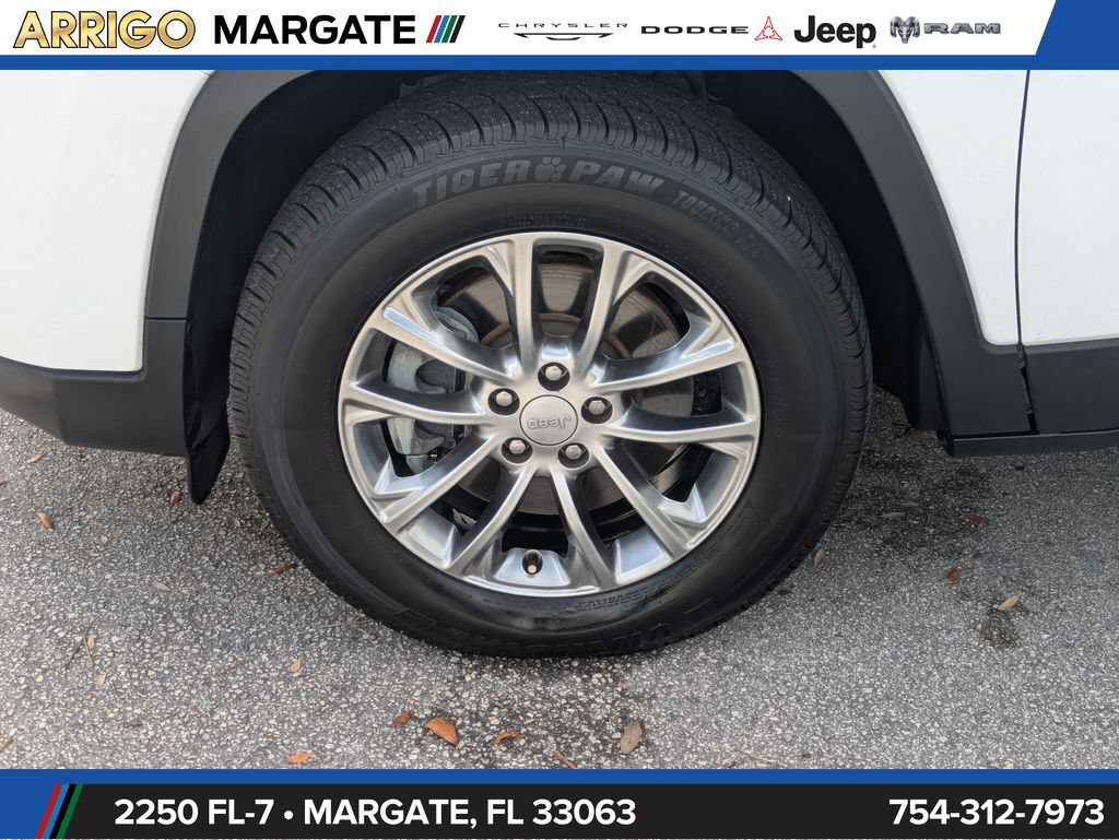 Used 2021 Jeep Cherokee Latitude Lux AWD/4WD image 12