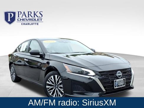 Used 2025 Nissan Altima 2.5 SV FWD image 1