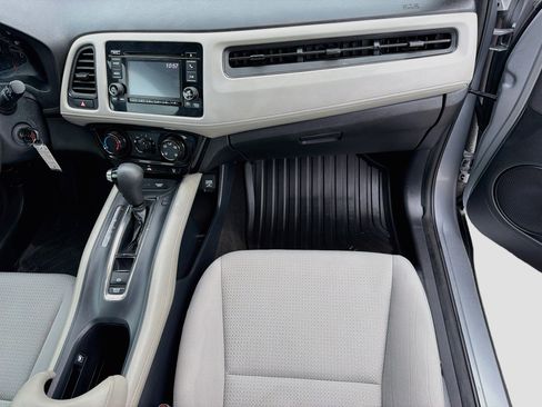 Used 2021 Honda HR-V LX image 16