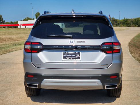 New 2025 Honda Pilot Touring image 8