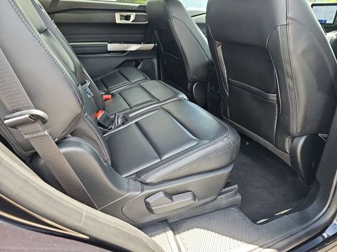 Used 2023 Ford Explorer XLT w/ Equipment Group 202A AWD/4WD image 15