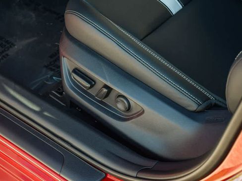 New 2026 Toyota Camry Hybrid FWD image 25