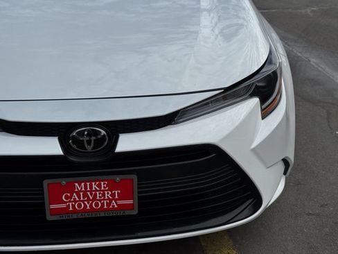Used 2025 Toyota Corolla LE FWD image 4