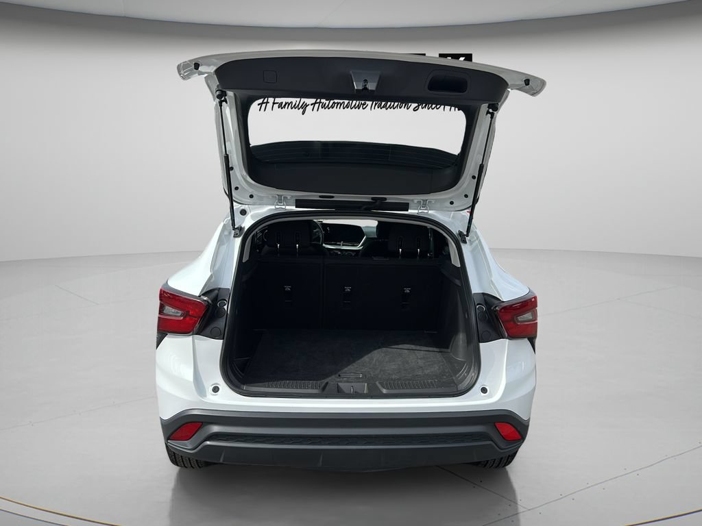 Used 2025 Chevrolet Trax LS FWD image 19
