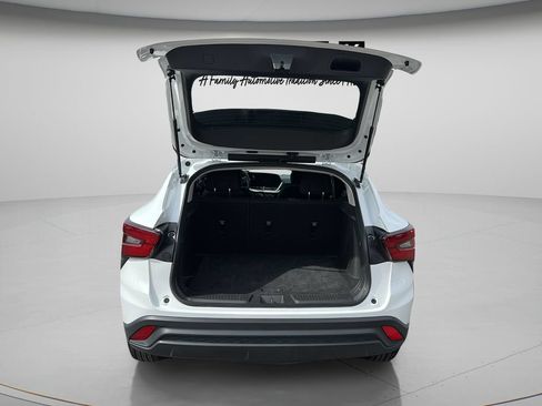 Used 2025 Chevrolet Trax LS FWD image 19