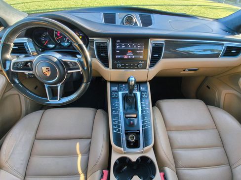 Used 2018 Porsche Macan Turbo image 16
