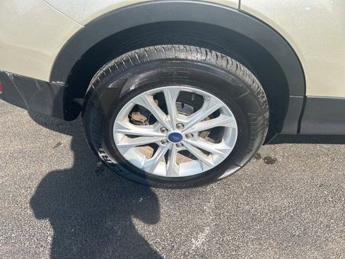 Used 2017 Ford Escape SE w/ Equipment Group 201A image 42