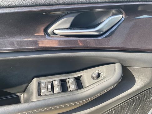 Used 2023 Jeep Grand Cherokee L Laredo image 26