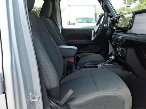 Used 2024 Jeep Wrangler Unlimited Sahara AWD/4WD image 11