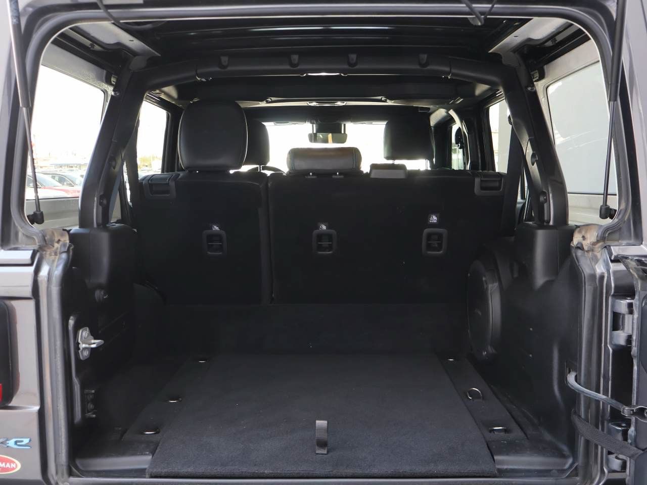 Used 2021 Jeep Wrangler Unlimited Rubicon 4xe w/ Cold Weather Group AWD/4WD image 11