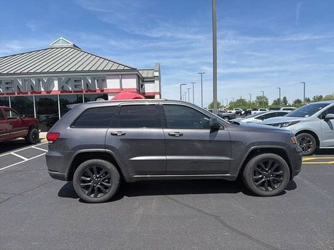Used 2020 Jeep Grand Cherokee Altitude AWD/4WD image 10